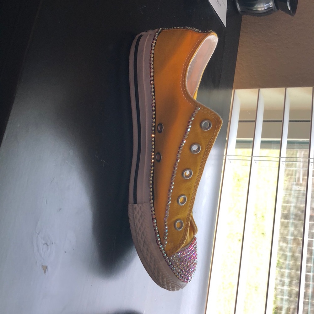converse - Picture 2 of 3